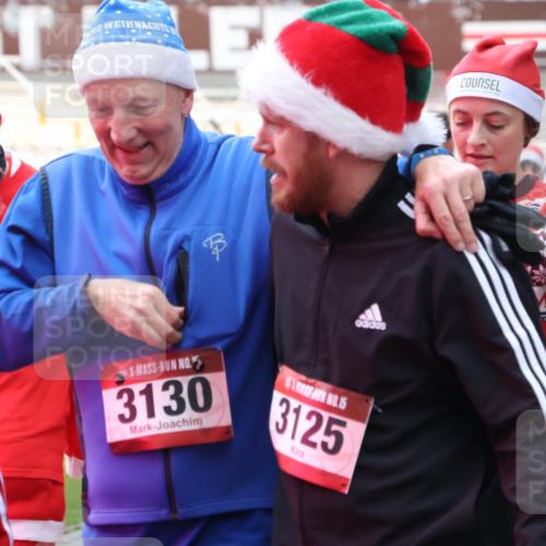 07.12.2025 - St. Pauli X-Mass-Run No. 15 Luisa Fischer http://msf.ph/oto/9389433 07.12.2025 12:04:09 Ziel 5, 3130, 1, 15, 3125, 255, 258, 263, 267, 723, 1236, 1357, 3081, 3082, 3282, 3316, 3317, 3753, 3807, 3851, 3937, 3941, 3943, 3994, 3996, 3997, 4006, 4011, 4021, 4022, 4047, 4049, 4131, 4221, 4224, 4241, 4247, 4365, 4367, 4726, 4731, 4732, 4741, 4742, 4746, 5007 meine-sportfotos.de