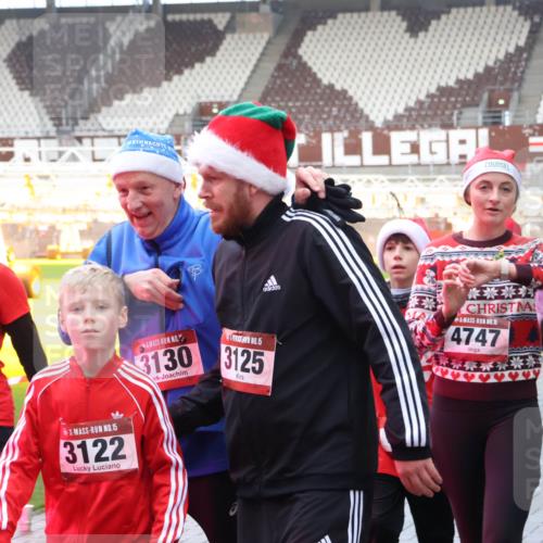 07.12.2025 - St. Pauli X-Mass-Run No. 15 Luisa Fischer http://msf.ph/oto/9389436 07.12.2025 12:04:10 Ziel 3937, 15, 3122, 3130, 15, 3125, 15, 4747, 4751, 475, 255, 258, 263, 723, 1236, 1357, 3081, 3082, 3282, 3316, 3317, 3753, 3807, 3851, 3937, 3941, 3943, 3994, 3996, 3997, 4006, 4011, 4021, 4022, 4047, 4049, 4131, 4221, 4224, 4241, 4247, 4365, 4367, 4726, 4731, 4732, 4741, 4742, 4746, 5007 meine-sportfotos.de