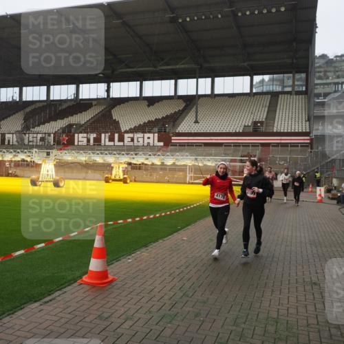 07.12.2025 - St. Pauli X-Mass-Run No. 15 Fabian Wolf http://msf.ph/oto/9389437 07.12.2025 10:21:32 Ziel 149, 270, 1326, 2927, 2997, 3062, 3091, 3384, 3540, 3541, 3848, 3849, 3988, 4117, 4158, 4169, 4170 meine-sportfotos.de