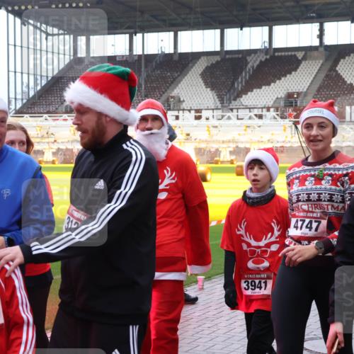 07.12.2025 - St. Pauli X-Mass-Run No. 15 Luisa Fischer http://msf.ph/oto/9389443 07.12.2025 12:04:11 Ziel 15, 3122, 315, 15, 3941, 5, 4747, 15, 4750, 255, 258, 263, 723, 1236, 1357, 3081, 3082, 3282, 3316, 3317, 3753, 3807, 3851, 3937, 3941, 3943, 3994, 3996, 3997, 4006, 4011, 4021, 4022, 4047, 4049, 4131, 4221, 4224, 4241, 4247, 4365, 4367, 4726, 4731, 4732, 4741, 4742, 4746, 5007 meine-sportfotos.de