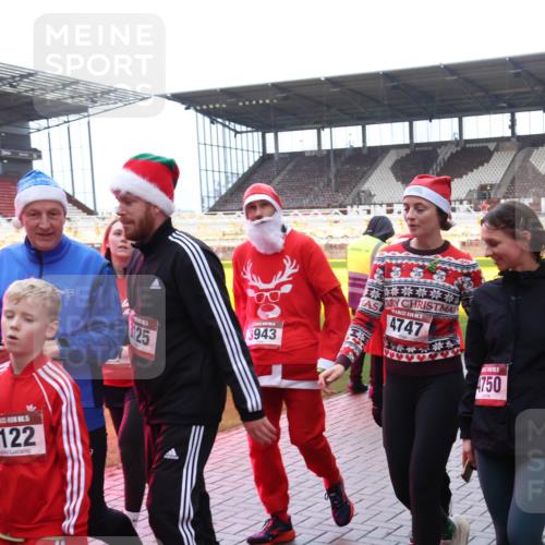 07.12.2025 - St. Pauli X-Mass-Run No. 15 Luisa Fischer http://msf.ph/oto/9389446 07.12.2025 12:04:12 Ziel 3122, 125, 3943, 5, 4747, 4750, 4741, 472, 4751, 255, 258, 263, 723, 1236, 1357, 3081, 3082, 3316, 3317, 3753, 3807, 3851, 3937, 3943, 3994, 3996, 3997, 4006, 4011, 4021, 4022, 4047, 4049, 4131, 4221, 4224, 4241, 4247, 4365, 4367, 4726, 4731, 4732, 4741, 4742, 4746, 5007 meine-sportfotos.de