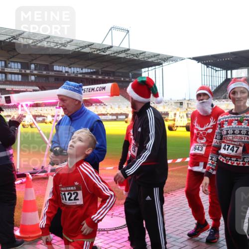 07.12.2025 - St. Pauli X-Mass-Run No. 15 Luisa Fischer http://msf.ph/oto/9389449 07.12.2025 12:04:13 Ziel 15, 122, 3943, 15, 4747, 4750, 255, 258, 263, 723, 778, 795, 1236, 1357, 3081, 3082, 3316, 3317, 3753, 3807, 3851, 3994, 3996, 3997, 4006, 4011, 4021, 4022, 4047, 4049, 4131, 4221, 4224, 4241, 4247, 4365, 4367, 4726, 4731, 4732, 4742, 4746, 5007 meine-sportfotos.de