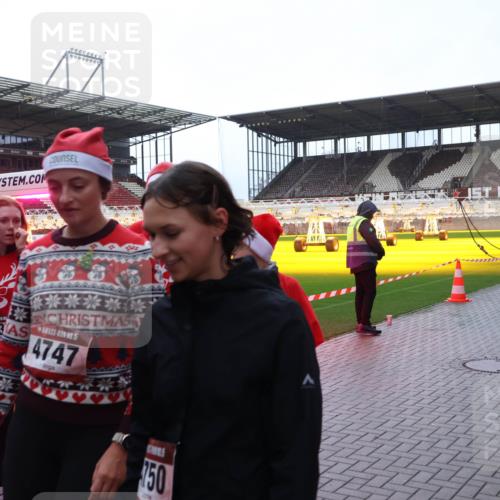 07.12.2025 - St. Pauli X-Mass-Run No. 15 Luisa Fischer http://msf.ph/oto/9389453 07.12.2025 12:04:14 Ziel 393, 5, 4747, 150, 4726, 4732, 255, 258, 263, 723, 778, 795, 923, 1236, 1357, 3081, 3082, 3316, 3317, 3753, 3807, 3851, 3994, 3996, 3997, 4006, 4011, 4021, 4022, 4047, 4049, 4131, 4221, 4224, 4241, 4247, 4365, 4367, 4726, 4731, 4732, 4742, 4746, 5007 meine-sportfotos.de