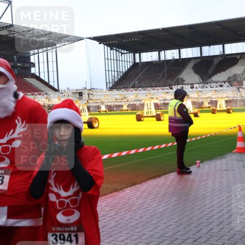 07.12.2025 - St. Pauli X-Mass-Run No. 15 Luisa Fischer http://msf.ph/oto/9389456 07.12.2025 12:04:14 Ziel 3943, 3941, 551, 255, 258, 263, 723, 778, 795, 923, 1236, 1357, 3081, 3082, 3316, 3317, 3753, 3807, 3851, 3994, 3996, 3997, 4006, 4011, 4021, 4022, 4047, 4049, 4131, 4221, 4224, 4241, 4247, 4365, 4367, 4726, 4731, 4732, 4742, 4746, 5007 meine-sportfotos.de