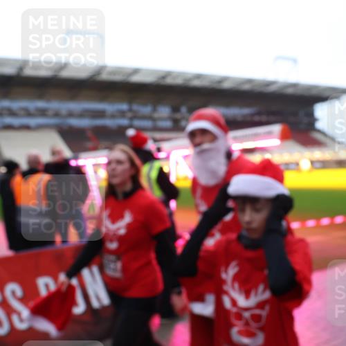 07.12.2025 - St. Pauli X-Mass-Run No. 15 Luisa Fischer http://msf.ph/oto/9389460 07.12.2025 12:04:15 Ziel 255, 258, 263, 723, 778, 795, 923, 1236, 1357, 3081, 3082, 3316, 3317, 3753, 3807, 3851, 3994, 3996, 3997, 4006, 4011, 4021, 4022, 4047, 4049, 4131, 4221, 4224, 4241, 4247, 4365, 4367, 4726, 4731, 4732, 4742, 4746, 5007 meine-sportfotos.de