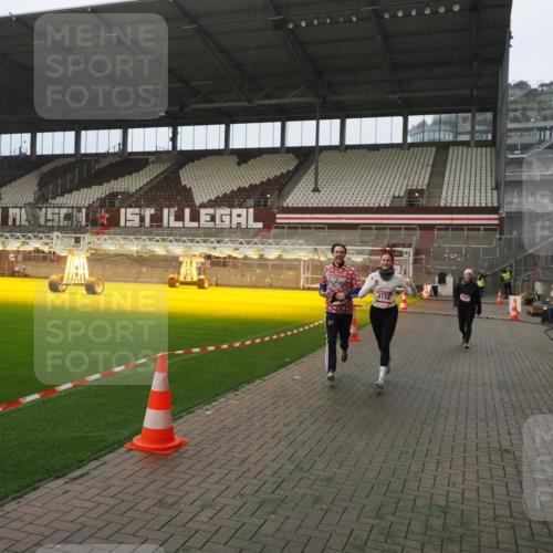 07.12.2025 - St. Pauli X-Mass-Run No. 15 Fabian Wolf http://msf.ph/oto/9389461 07.12.2025 10:21:36 Ziel 149, 270, 1326, 2927, 2997, 3062, 3091, 3384, 3540, 3541, 3988, 4158, 4169, 4170 meine-sportfotos.de