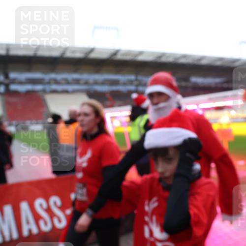 07.12.2025 - St. Pauli X-Mass-Run No. 15 Luisa Fischer http://msf.ph/oto/9389462 07.12.2025 12:04:16 Ziel 255, 258, 263, 723, 778, 795, 923, 1236, 1357, 3081, 3082, 3121, 3316, 3317, 3753, 3807, 3851, 3994, 3996, 3997, 4006, 4011, 4021, 4022, 4047, 4049, 4131, 4221, 4224, 4241, 4247, 4365, 4367, 4726, 4731, 4732, 4742, 4746, 5007 meine-sportfotos.de