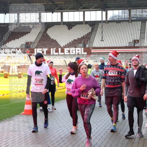 07.12.2025 - St. Pauli X-Mass-Run No. 15 Luisa Fischer http://msf.ph/oto/9389463 07.12.2025 12:04:18 Ziel 473, 424, 4726, 4743, 06, 3807, 255, 258, 263, 723, 778, 795, 923, 1236, 1357, 2091, 2398, 3081, 3082, 3121, 3316, 3317, 3705, 3753, 3807, 3851, 3983, 3985, 3994, 3996, 3997, 4006, 4011, 4021, 4022, 4047, 4049, 4131, 4221, 4224, 4241, 4247, 4365, 4367, 4726, 4731, 4742, 4746, 5007 meine-sportfotos.de