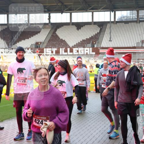 07.12.2025 - St. Pauli X-Mass-Run No. 15 Luisa Fischer http://msf.ph/oto/9389469 07.12.2025 12:04:19 Ziel 4726, 15, 424, 2, 2747, 25, 4006, 01, 1, 3807, 255, 258, 263, 723, 778, 795, 923, 1228, 1231, 1236, 1357, 2091, 2398, 3081, 3082, 3121, 3316, 3317, 3705, 3753, 3807, 3851, 3983, 3985, 3994, 3996, 3997, 4006, 4011, 4021, 4022, 4047, 4049, 4131, 4221, 4224, 4241, 4247, 4305, 4365, 4367, 4726, 4731, 4742, 4746, 5007 meine-sportfotos.de