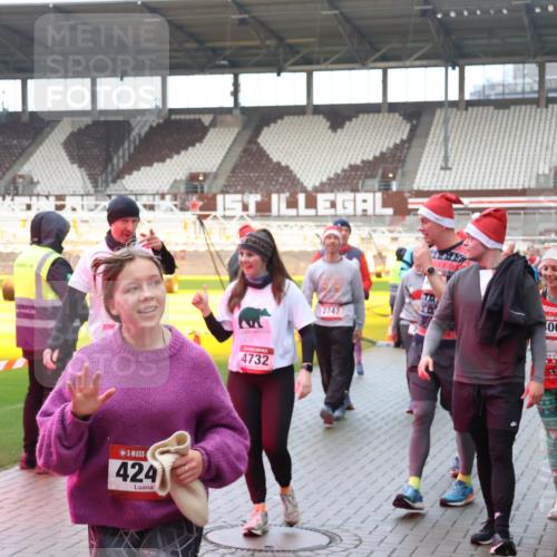 07.12.2025 - St. Pauli X-Mass-Run No. 15 Luisa Fischer http://msf.ph/oto/9389470 07.12.2025 12:04:20 Ziel 0811, 424, 4732, 2747, 0000, 006, 3807, 255, 258, 263, 723, 778, 795, 923, 1228, 1231, 1236, 1357, 2091, 2398, 3081, 3082, 3121, 3316, 3317, 3705, 3753, 3807, 3851, 3983, 3985, 3994, 3996, 3997, 4006, 4011, 4021, 4022, 4047, 4049, 4131, 4221, 4224, 4241, 4247, 4302, 4305, 4311, 4365, 4367, 4726, 4731, 4742, 4746 meine-sportfotos.de