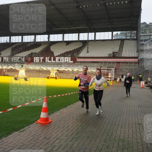 07.12.2025 - St. Pauli X-Mass-Run No. 15 Fabian Wolf http://msf.ph/oto/9389472 07.12.2025 10:21:36 Ziel 149, 270, 1326, 2927, 2997, 3062, 3091, 3384, 3540, 3541, 3988, 4158, 4169, 4170 meine-sportfotos.de