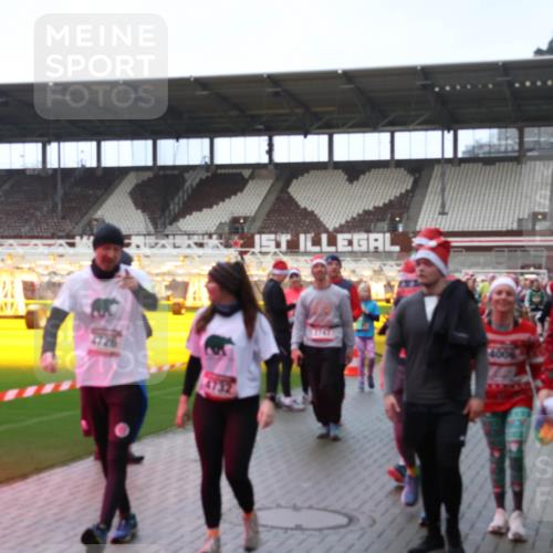 07.12.2025 - St. Pauli X-Mass-Run No. 15 Luisa Fischer http://msf.ph/oto/9389474 07.12.2025 12:04:21 Ziel 3807, 255, 258, 263, 723, 778, 795, 923, 1228, 1231, 1236, 1357, 2091, 2398, 3081, 3082, 3121, 3316, 3317, 3705, 3753, 3807, 3851, 3983, 3985, 3994, 3996, 3997, 4006, 4008, 4011, 4021, 4022, 4047, 4049, 4131, 4221, 4224, 4241, 4247, 4302, 4305, 4311, 4365, 4367, 4726, 4731, 4742, 4746 meine-sportfotos.de