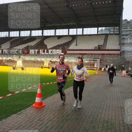 07.12.2025 - St. Pauli X-Mass-Run No. 15 Fabian Wolf http://msf.ph/oto/9389480 07.12.2025 10:21:37 Ziel 149, 270, 2927, 2997, 3091, 3540, 3541, 3988, 4158, 4169, 4170 meine-sportfotos.de