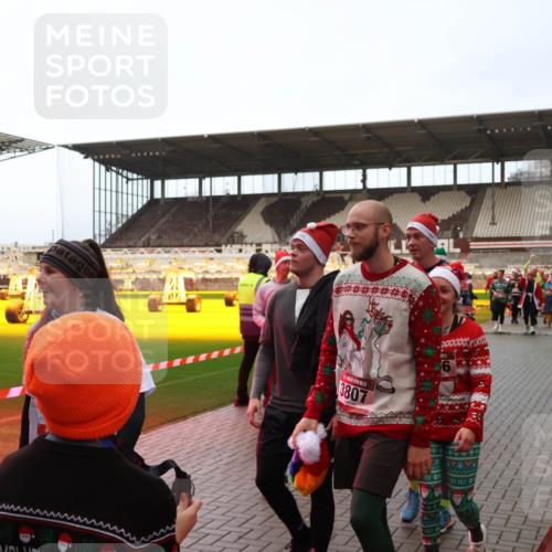 07.12.2025 - St. Pauli X-Mass-Run No. 15 Luisa Fischer http://msf.ph/oto/9389483 07.12.2025 12:04:23 Ziel 15, 1726, 3807, 101, 255, 258, 263, 723, 778, 795, 923, 1228, 1231, 1236, 1357, 1504, 2091, 2398, 3081, 3082, 3121, 3316, 3317, 3705, 3753, 3807, 3851, 3983, 3985, 3994, 3996, 3997, 4006, 4008, 4011, 4021, 4022, 4047, 4049, 4131, 4221, 4224, 4247, 4302, 4305, 4311, 4365, 4367, 4726, 4728, 4731, 4742, 4746 meine-sportfotos.de