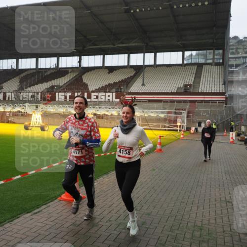 07.12.2025 - St. Pauli X-Mass-Run No. 15 Fabian Wolf http://msf.ph/oto/9389488 07.12.2025 10:21:37 Ziel 149, 270, 2927, 2997, 3091, 3540, 3541, 3988, 4158, 4169, 4170 meine-sportfotos.de