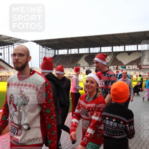 07.12.2025 - St. Pauli X-Mass-Run No. 15 Luisa Fischer http://msf.ph/oto/9389489 07.12.2025 12:04:25 Ziel 807, 43, 4006, 255, 258, 263, 723, 778, 795, 923, 1228, 1231, 1236, 1357, 1490, 1504, 2091, 2398, 3081, 3082, 3121, 3316, 3317, 3705, 3753, 3851, 3983, 3985, 3994, 3996, 3997, 4008, 4011, 4021, 4047, 4049, 4131, 4221, 4224, 4247, 4302, 4305, 4311, 4365, 4367, 4374, 4386, 4726, 4728, 4731, 4742, 4746 meine-sportfotos.de