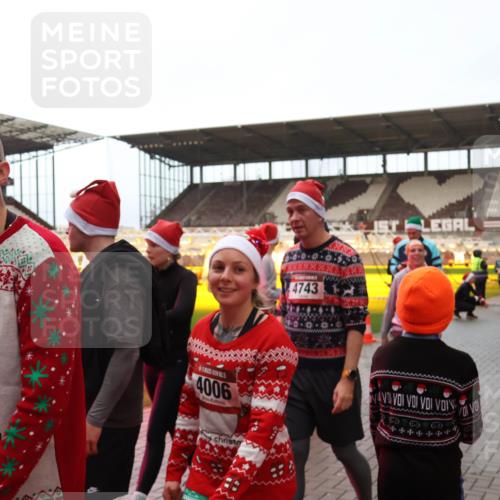 07.12.2025 - St. Pauli X-Mass-Run No. 15 Luisa Fischer http://msf.ph/oto/9389490 07.12.2025 12:04:25 Ziel 15, 807, 4006, 4743, 255, 258, 263, 723, 778, 795, 923, 1228, 1231, 1236, 1357, 1490, 1504, 2091, 2398, 3081, 3082, 3121, 3316, 3317, 3705, 3753, 3851, 3983, 3985, 3994, 3996, 3997, 4008, 4011, 4021, 4047, 4049, 4131, 4221, 4224, 4247, 4302, 4305, 4311, 4365, 4367, 4374, 4386, 4726, 4728, 4731, 4742, 4746 meine-sportfotos.de