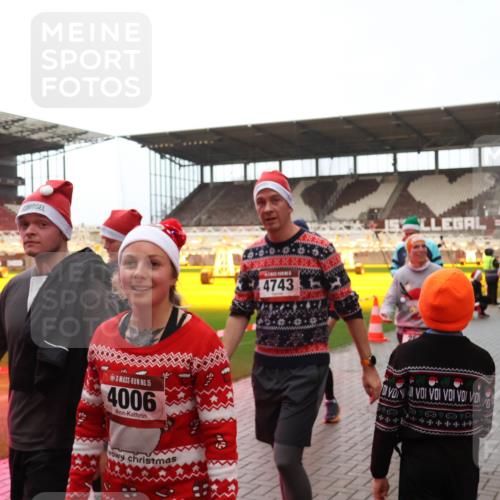 07.12.2025 - St. Pauli X-Mass-Run No. 15 Luisa Fischer http://msf.ph/oto/9389491 07.12.2025 12:04:25 Ziel 15, 4006, 4743, 38, 44, 255, 258, 263, 723, 778, 795, 923, 1228, 1231, 1236, 1357, 1490, 1504, 2091, 2398, 3081, 3082, 3121, 3316, 3317, 3705, 3753, 3851, 3983, 3985, 3994, 3996, 3997, 4008, 4011, 4021, 4047, 4049, 4131, 4221, 4224, 4247, 4302, 4305, 4311, 4365, 4367, 4374, 4386, 4726, 4728, 4731, 4742, 4746 meine-sportfotos.de