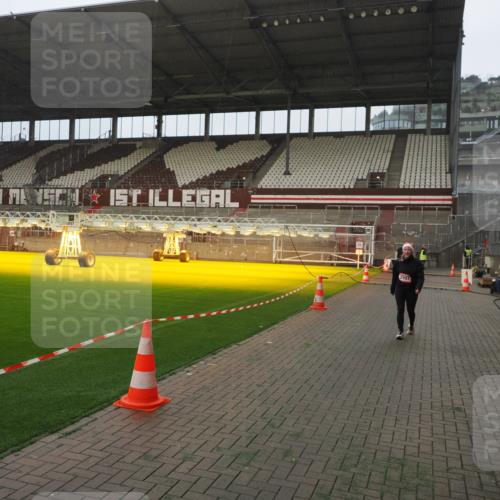 07.12.2025 - St. Pauli X-Mass-Run No. 15 Fabian Wolf http://msf.ph/oto/9389495 07.12.2025 10:21:38 Ziel 149, 270, 2927, 2997, 3091, 3988, 4158, 4169, 4170 meine-sportfotos.de