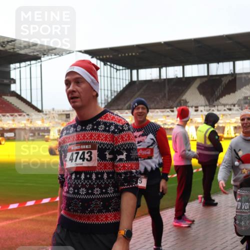 07.12.2025 - St. Pauli X-Mass-Run No. 15 Luisa Fischer http://msf.ph/oto/9389496 07.12.2025 12:04:26 Ziel 15, 4743, 255, 258, 263, 723, 778, 795, 923, 1228, 1231, 1236, 1357, 1490, 1504, 2091, 2398, 3081, 3082, 3121, 3316, 3317, 3705, 3753, 3851, 3983, 3985, 3994, 3996, 3997, 4008, 4011, 4021, 4047, 4049, 4131, 4221, 4224, 4247, 4302, 4305, 4311, 4365, 4367, 4374, 4386, 4728, 4742, 4746 meine-sportfotos.de