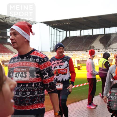 07.12.2025 - St. Pauli X-Mass-Run No. 15 Luisa Fischer http://msf.ph/oto/9389497 07.12.2025 12:04:27 Ziel 15, 4743, 255, 255, 258, 263, 723, 778, 795, 923, 1228, 1231, 1236, 1357, 1490, 1504, 2091, 2398, 3081, 3082, 3121, 3316, 3317, 3705, 3753, 3851, 3983, 3985, 3994, 3996, 3997, 4008, 4011, 4021, 4047, 4049, 4131, 4221, 4224, 4302, 4305, 4311, 4365, 4367, 4374, 4386, 4728, 4742, 4746 meine-sportfotos.de