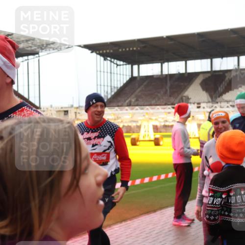 07.12.2025 - St. Pauli X-Mass-Run No. 15 Luisa Fischer http://msf.ph/oto/9389499 07.12.2025 12:04:27 Ziel 255, 258, 263, 723, 778, 795, 923, 1228, 1231, 1236, 1357, 1490, 1504, 2091, 2398, 3081, 3082, 3121, 3316, 3317, 3705, 3753, 3851, 3983, 3985, 3994, 3996, 3997, 4008, 4011, 4021, 4047, 4049, 4131, 4221, 4224, 4302, 4305, 4311, 4365, 4367, 4374, 4386, 4728, 4742, 4746 meine-sportfotos.de