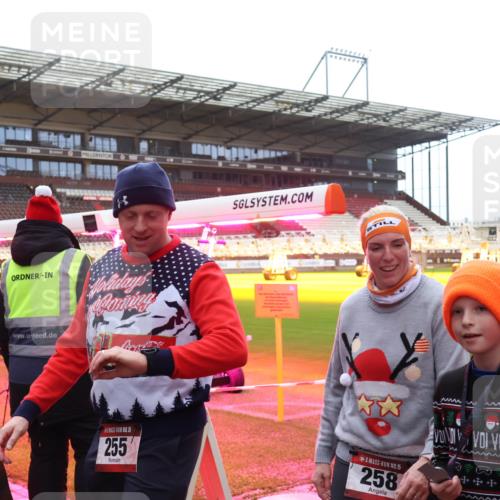 07.12.2025 - St. Pauli X-Mass-Run No. 15 Luisa Fischer http://msf.ph/oto/9389503 07.12.2025 12:04:29 Ziel 15, 255, 15, 258, 255, 258, 263, 723, 778, 795, 923, 1228, 1231, 1236, 1357, 1490, 1504, 2091, 2398, 3081, 3082, 3121, 3316, 3317, 3705, 3753, 3851, 3983, 3985, 3994, 3996, 3997, 4008, 4011, 4021, 4047, 4049, 4131, 4221, 4224, 4302, 4305, 4311, 4365, 4367, 4374, 4375, 4386, 4728, 4742 meine-sportfotos.de