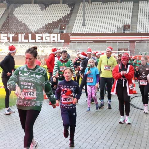 07.12.2025 - St. Pauli X-Mass-Run No. 15 Luisa Fischer http://msf.ph/oto/9389505 07.12.2025 12:04:34 Ziel 401, 15, 4742, 5, 2091, 3281, 3282, 284, 4021, 723, 778, 795, 923, 1228, 1231, 1236, 1357, 1490, 1504, 2091, 2398, 2410, 2769, 3081, 3082, 3121, 3316, 3317, 3705, 3753, 3851, 3983, 3985, 3994, 3996, 3997, 4008, 4011, 4021, 4047, 4049, 4131, 4302, 4305, 4311, 4365, 4367, 4374, 4375, 4386, 4728, 4742 meine-sportfotos.de