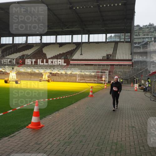 07.12.2025 - St. Pauli X-Mass-Run No. 15 Fabian Wolf http://msf.ph/oto/9389506 07.12.2025 10:21:39 Ziel 149, 270, 2927, 2997, 3091, 3988, 4158, 4169, 4170 meine-sportfotos.de