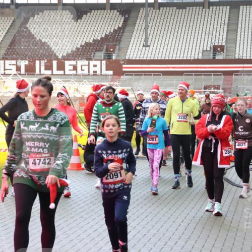 07.12.2025 - St. Pauli X-Mass-Run No. 15 Luisa Fischer http://msf.ph/oto/9389507 07.12.2025 12:04:35 Ziel 4742, 4, 2091, 3281, 3282, 284, 4021, 723, 778, 795, 923, 1228, 1231, 1236, 1357, 1490, 1504, 2091, 2398, 2410, 2769, 3081, 3082, 3121, 3316, 3317, 3705, 3753, 3851, 3983, 3985, 3994, 3996, 3997, 4008, 4011, 4021, 4047, 4049, 4131, 4302, 4305, 4311, 4365, 4367, 4374, 4375, 4386, 4728, 4742 meine-sportfotos.de