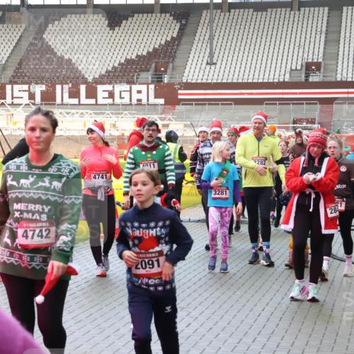 07.12.2025 - St. Pauli X-Mass-Run No. 15 Luisa Fischer http://msf.ph/oto/9389508 07.12.2025 12:04:35 Ziel 4741, 4011, 4742, 2091, 3281, 3282, 284, 723, 778, 795, 923, 1228, 1231, 1236, 1357, 1490, 1504, 2091, 2398, 2410, 2769, 3081, 3082, 3121, 3316, 3317, 3705, 3753, 3851, 3983, 3985, 3994, 3996, 3997, 4008, 4011, 4021, 4047, 4049, 4131, 4302, 4305, 4311, 4365, 4367, 4374, 4375, 4386, 4728, 4742 meine-sportfotos.de