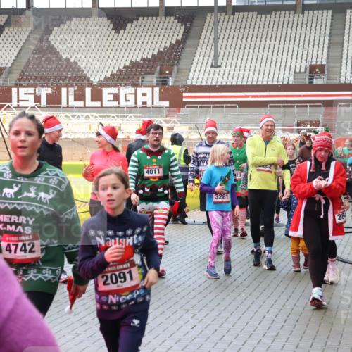 07.12.2025 - St. Pauli X-Mass-Run No. 15 Luisa Fischer http://msf.ph/oto/9389510 07.12.2025 12:04:35 Ziel 4742, 2091, 4011, 3281, 284, 723, 778, 795, 923, 1228, 1231, 1236, 1357, 1490, 1504, 2091, 2398, 2410, 2769, 3081, 3082, 3121, 3316, 3317, 3705, 3753, 3851, 3983, 3985, 3994, 3996, 3997, 4008, 4011, 4021, 4047, 4049, 4131, 4302, 4305, 4311, 4365, 4367, 4374, 4375, 4386, 4728, 4742 meine-sportfotos.de