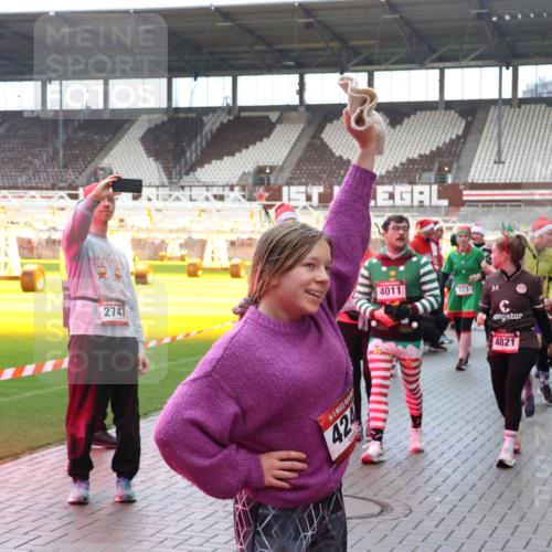 07.12.2025 - St. Pauli X-Mass-Run No. 15 Luisa Fischer http://msf.ph/oto/9389515 07.12.2025 12:04:39 Ziel 2747, 424, 4011, 723, 4021, 2843, 778, 795, 923, 1228, 1231, 1236, 1357, 1490, 1504, 2091, 2398, 2404, 2410, 2769, 3121, 3316, 3317, 3675, 3705, 3753, 3833, 3851, 3983, 3985, 4008, 4011, 4021, 4047, 4049, 4056, 4059, 4131, 4302, 4305, 4311, 4365, 4367, 4374, 4375, 4386, 4728 meine-sportfotos.de