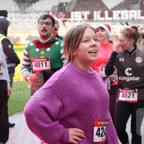 07.12.2025 - St. Pauli X-Mass-Run No. 15 Luisa Fischer http://msf.ph/oto/9389522 07.12.2025 12:04:41 Ziel 2747, 4011, 424, 4021, 778, 795, 923, 1228, 1231, 1236, 1357, 1490, 1504, 2091, 2398, 2404, 2410, 2769, 3121, 3675, 3705, 3753, 3833, 3851, 3983, 3985, 4008, 4011, 4021, 4047, 4049, 4056, 4059, 4131, 4302, 4305, 4311, 4365, 4367, 4374, 4375, 4386, 4728 meine-sportfotos.de