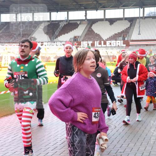 07.12.2025 - St. Pauli X-Mass-Run No. 15 Luisa Fischer http://msf.ph/oto/9389526 07.12.2025 12:04:42 Ziel 5, 401, 424, 284, 778, 795, 923, 1228, 1231, 1236, 1357, 1490, 1504, 2091, 2398, 2404, 2410, 2769, 3121, 3675, 3705, 3753, 3833, 3851, 3983, 3985, 4008, 4047, 4049, 4056, 4059, 4131, 4302, 4305, 4311, 4365, 4367, 4374, 4375, 4386, 4728 meine-sportfotos.de