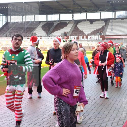07.12.2025 - St. Pauli X-Mass-Run No. 15 Luisa Fischer http://msf.ph/oto/9389528 07.12.2025 12:04:42 Ziel 15, 424, 284, 778, 795, 923, 1228, 1231, 1236, 1357, 1490, 1504, 2091, 2398, 2404, 2410, 2769, 3121, 3675, 3705, 3753, 3833, 3851, 3983, 3985, 4008, 4047, 4049, 4056, 4059, 4131, 4302, 4305, 4311, 4365, 4367, 4374, 4375, 4386, 4728 meine-sportfotos.de