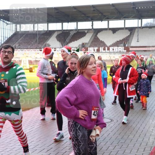 07.12.2025 - St. Pauli X-Mass-Run No. 15 Luisa Fischer http://msf.ph/oto/9389529 07.12.2025 12:04:43 Ziel 42, 284, 778, 795, 923, 1228, 1231, 1236, 1357, 1490, 1504, 2091, 2398, 2404, 2410, 2769, 3121, 3675, 3705, 3753, 3833, 3851, 3983, 3985, 4008, 4047, 4049, 4056, 4059, 4131, 4302, 4305, 4311, 4365, 4367, 4374, 4375, 4386, 4728 meine-sportfotos.de