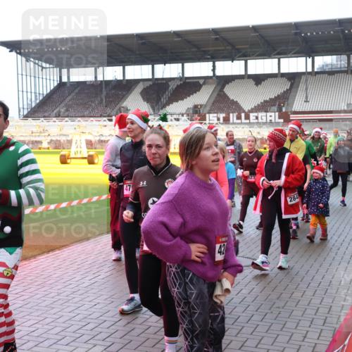 07.12.2025 - St. Pauli X-Mass-Run No. 15 Luisa Fischer http://msf.ph/oto/9389530 07.12.2025 12:04:43 Ziel 5, 47, 123, 42, 284, 778, 795, 923, 1228, 1231, 1236, 1357, 1490, 1504, 2091, 2398, 2404, 2410, 2769, 3121, 3675, 3705, 3753, 3833, 3851, 3983, 3985, 4008, 4047, 4049, 4056, 4059, 4131, 4302, 4305, 4311, 4365, 4367, 4374, 4375, 4386, 4728 meine-sportfotos.de