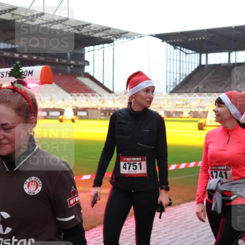 07.12.2025 - St. Pauli X-Mass-Run No. 15 Luisa Fischer http://msf.ph/oto/9389534 07.12.2025 12:04:45 Ziel 1910, 4751, 4741, 778, 795, 923, 1228, 1231, 1236, 1357, 1490, 1504, 2091, 2398, 2404, 2410, 2769, 3121, 3675, 3705, 3753, 3833, 3851, 3983, 3985, 4008, 4047, 4049, 4056, 4059, 4131, 4302, 4305, 4311, 4365, 4367, 4374, 4375, 4386, 4728 meine-sportfotos.de