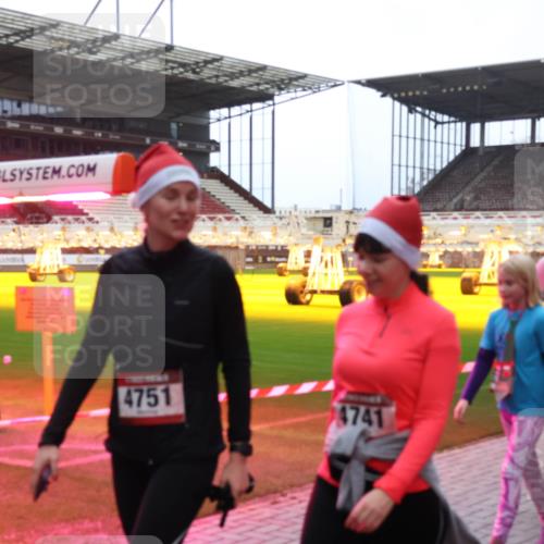 07.12.2025 - St. Pauli X-Mass-Run No. 15 Luisa Fischer http://msf.ph/oto/9389537 07.12.2025 12:04:45 Ziel 4751, 4741, 778, 795, 923, 1228, 1231, 1236, 1357, 1490, 1504, 2091, 2398, 2404, 2410, 2769, 3121, 3675, 3705, 3753, 3833, 3851, 3983, 3985, 4008, 4047, 4049, 4056, 4059, 4131, 4302, 4305, 4311, 4365, 4367, 4374, 4375, 4386, 4728 meine-sportfotos.de