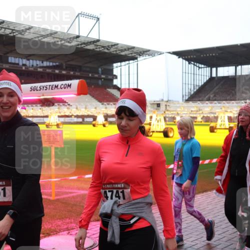07.12.2025 - St. Pauli X-Mass-Run No. 15 Luisa Fischer http://msf.ph/oto/9389540 07.12.2025 12:04:46 Ziel 15, 4751, 15, 4741, 2, 778, 795, 923, 1228, 1231, 1236, 1357, 1490, 1504, 2091, 2398, 2404, 2410, 2769, 3121, 3604, 3675, 3688, 3705, 3725, 3753, 3833, 3851, 3983, 3985, 4008, 4047, 4049, 4056, 4059, 4131, 4302, 4305, 4311, 4365, 4367, 4374, 4375, 4386, 4728 meine-sportfotos.de