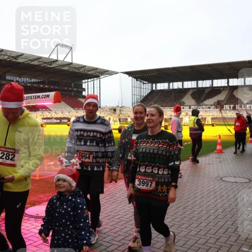 07.12.2025 - St. Pauli X-Mass-Run No. 15 Luisa Fischer http://msf.ph/oto/9389541 07.12.2025 12:04:52 Ziel 15, 3282, 3994, 3997, 3851, 778, 795, 923, 1228, 1231, 1236, 1357, 1490, 1504, 2091, 2398, 2404, 2410, 2769, 3121, 3604, 3675, 3688, 3705, 3725, 3753, 3833, 3851, 3983, 3985, 4008, 4047, 4049, 4056, 4059, 4131, 4302, 4305, 4311, 4365, 4367, 4374, 4375, 4386, 4417, 4418, 4420, 4728 meine-sportfotos.de