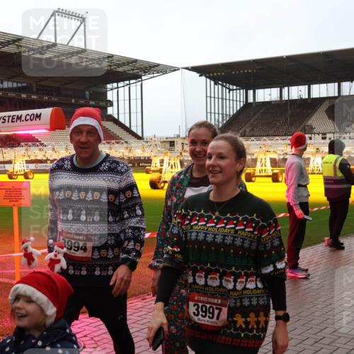 07.12.2025 - St. Pauli X-Mass-Run No. 15 Luisa Fischer http://msf.ph/oto/9389542 07.12.2025 12:04:53 Ziel 4, 15, 3994, 15, 3997, 2822, 778, 795, 923, 1228, 1231, 1236, 1357, 1490, 1504, 2091, 2398, 2404, 2410, 2769, 3121, 3604, 3675, 3688, 3705, 3725, 3753, 3833, 3851, 3983, 3985, 4008, 4047, 4049, 4056, 4059, 4131, 4302, 4305, 4311, 4365, 4367, 4374, 4375, 4386, 4417, 4418, 4420, 4728 meine-sportfotos.de