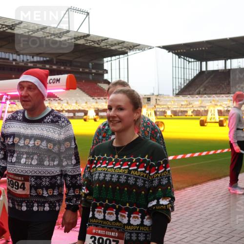 07.12.2025 - St. Pauli X-Mass-Run No. 15 Luisa Fischer http://msf.ph/oto/9389545 07.12.2025 12:04:53 Ziel 15, 3994, 15, 3007, 778, 795, 923, 1228, 1231, 1236, 1357, 1490, 1504, 2091, 2398, 2404, 2410, 2769, 3121, 3604, 3675, 3688, 3705, 3725, 3753, 3833, 3851, 3983, 3985, 4008, 4047, 4049, 4056, 4059, 4131, 4302, 4305, 4311, 4365, 4367, 4374, 4375, 4386, 4417, 4418, 4420, 4728 meine-sportfotos.de