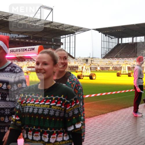07.12.2025 - St. Pauli X-Mass-Run No. 15 Luisa Fischer http://msf.ph/oto/9389547 07.12.2025 12:04:54 Ziel 994, 778, 795, 923, 1228, 1231, 1236, 1357, 1490, 1504, 2091, 2398, 2404, 2410, 2769, 3121, 3604, 3675, 3688, 3705, 3725, 3753, 3833, 3851, 3983, 3985, 4008, 4047, 4056, 4059, 4302, 4305, 4311, 4365, 4367, 4374, 4375, 4386, 4417, 4418, 4420, 4728 meine-sportfotos.de