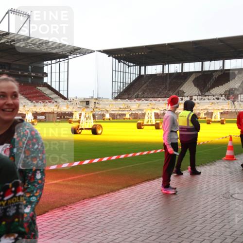 07.12.2025 - St. Pauli X-Mass-Run No. 15 Luisa Fischer http://msf.ph/oto/9389548 07.12.2025 12:04:54 Ziel 1, 3081, 778, 795, 923, 1228, 1231, 1236, 1357, 1490, 1504, 2091, 2398, 2404, 2410, 2769, 3121, 3604, 3675, 3688, 3705, 3725, 3753, 3833, 3851, 3983, 3985, 4008, 4047, 4056, 4059, 4302, 4305, 4311, 4365, 4367, 4374, 4375, 4386, 4417, 4418, 4420, 4728 meine-sportfotos.de