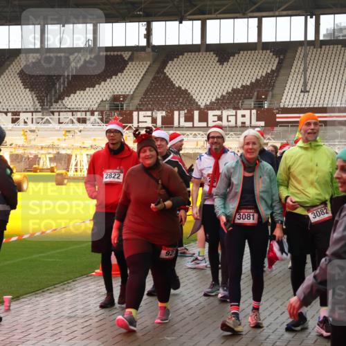 07.12.2025 - St. Pauli X-Mass-Run No. 15 Luisa Fischer http://msf.ph/oto/9389552 07.12.2025 12:04:55 Ziel 2822, 1, 92, 3081, 3082, 3995, 778, 795, 923, 1228, 1231, 1236, 1357, 1490, 1504, 2091, 2398, 2404, 2410, 2769, 3121, 3604, 3675, 3688, 3705, 3725, 3753, 3833, 3851, 3983, 3985, 4008, 4056, 4059, 4302, 4305, 4311, 4374, 4375, 4386, 4417, 4418, 4420, 4728 meine-sportfotos.de