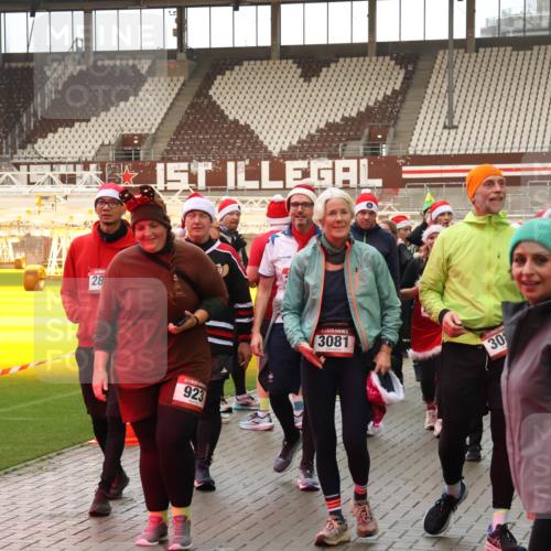 07.12.2025 - St. Pauli X-Mass-Run No. 15 Luisa Fischer http://msf.ph/oto/9389554 07.12.2025 12:04:55 Ziel 28, 923, 3081, 30, 3995, 778, 795, 923, 1228, 1231, 1236, 1357, 1490, 1504, 2091, 2398, 2404, 2410, 2769, 3121, 3604, 3675, 3688, 3705, 3725, 3753, 3833, 3851, 3983, 3985, 4008, 4056, 4059, 4302, 4305, 4311, 4374, 4375, 4386, 4417, 4418, 4420, 4728 meine-sportfotos.de