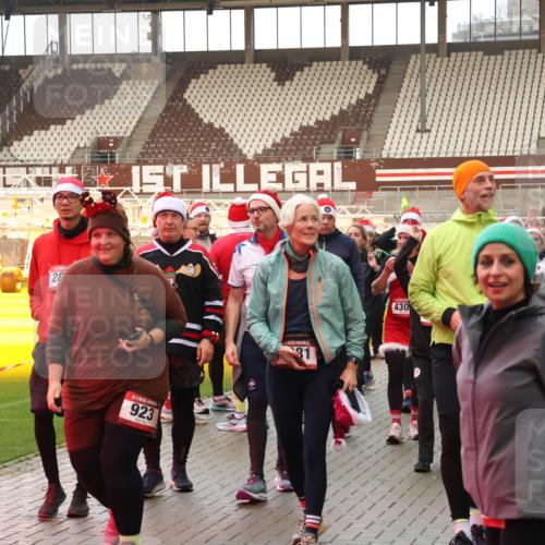 07.12.2025 - St. Pauli X-Mass-Run No. 15 Luisa Fischer http://msf.ph/oto/9389556 07.12.2025 12:04:56 Ziel 28, 923, 5, 31, 430, 3833, 399, 778, 795, 923, 1228, 1231, 1490, 1504, 2091, 2398, 2404, 2410, 2769, 3021, 3121, 3581, 3604, 3675, 3688, 3705, 3725, 3833, 3983, 3985, 4008, 4056, 4059, 4302, 4305, 4311, 4374, 4375, 4386, 4417, 4418, 4420, 4728 meine-sportfotos.de
