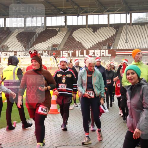 07.12.2025 - St. Pauli X-Mass-Run No. 15 Luisa Fischer http://msf.ph/oto/9389559 07.12.2025 12:04:56 Ziel 923, 1, 2834, 281, 778, 43, 39, 778, 795, 923, 1228, 1231, 1490, 1504, 2091, 2398, 2404, 2410, 2769, 3021, 3121, 3581, 3604, 3675, 3688, 3705, 3725, 3833, 3983, 3985, 4008, 4056, 4059, 4302, 4305, 4311, 4374, 4375, 4386, 4417, 4418, 4420, 4728 meine-sportfotos.de